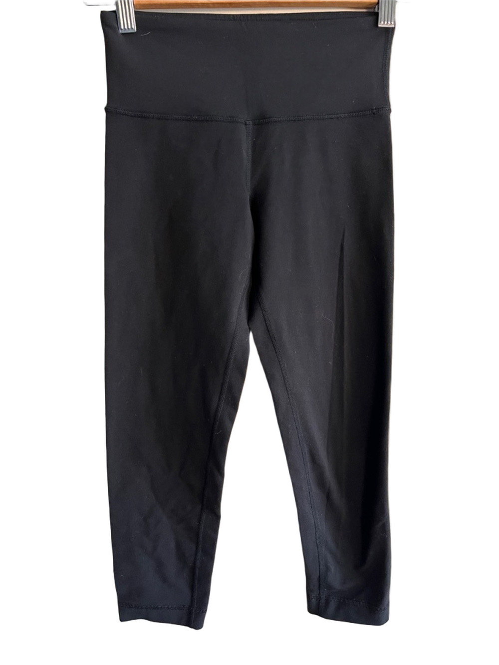 Lululemon Size 2  Wunder Under Black Cropped Capri Legging Luon